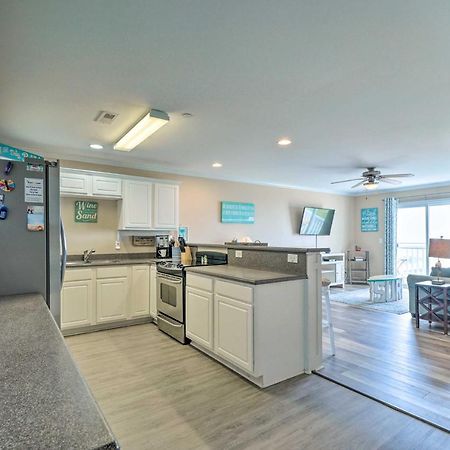 Ocean-View Oak Island Condo, 1 Block To Beach! Exterior photo