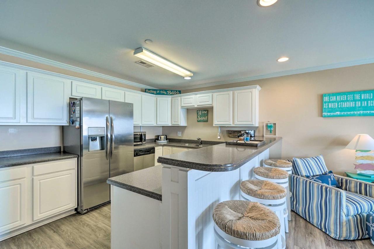Ocean-View Oak Island Condo, 1 Block To Beach! Exterior photo