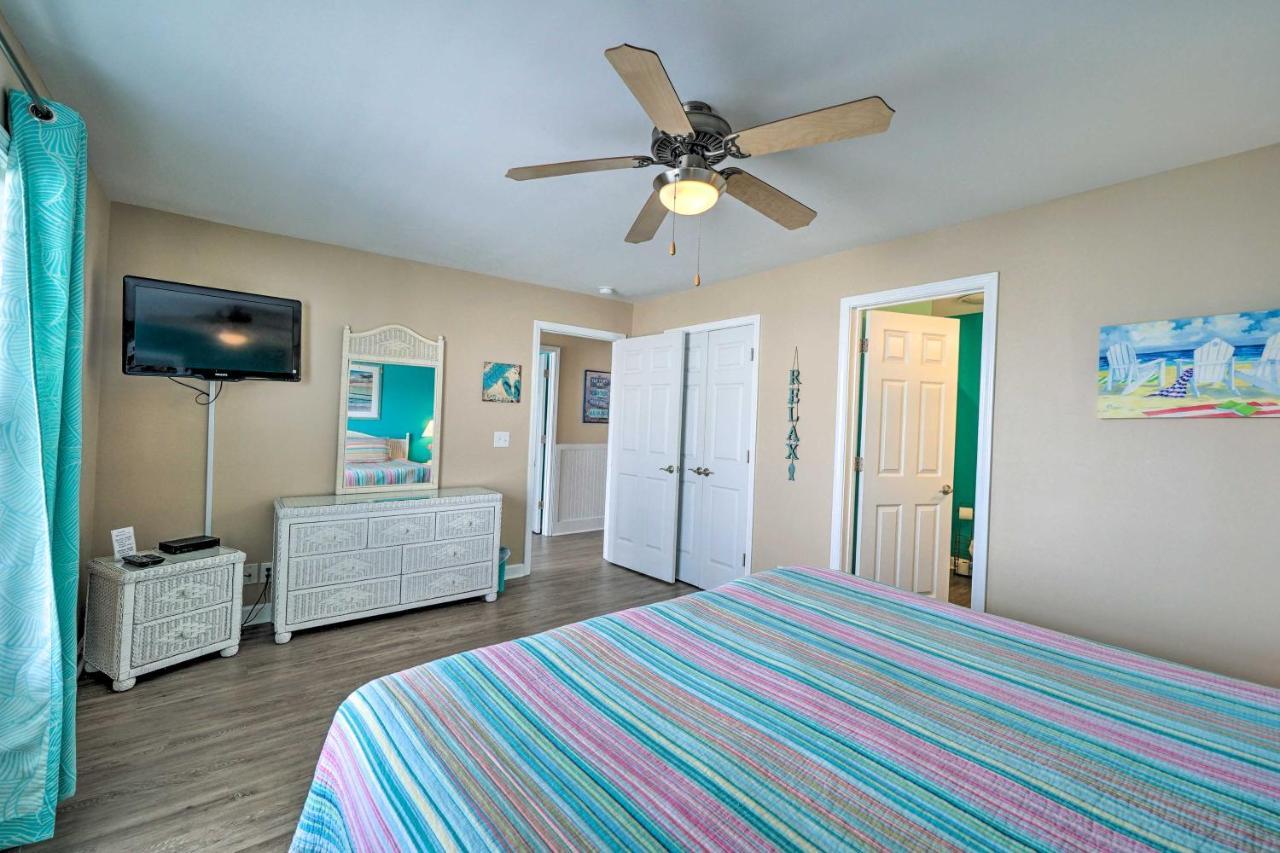 Ocean-View Oak Island Condo, 1 Block To Beach! Exterior photo
