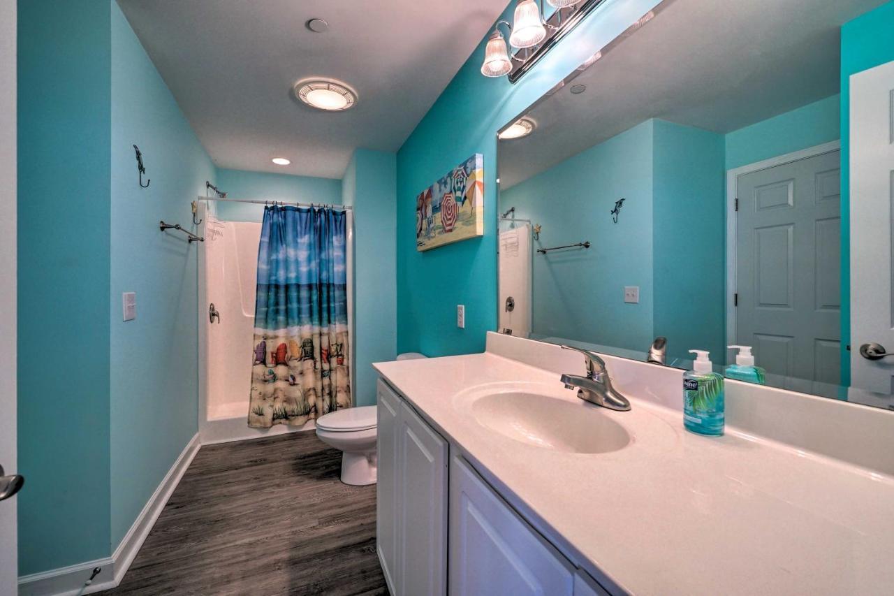 Ocean-View Oak Island Condo, 1 Block To Beach! Exterior photo