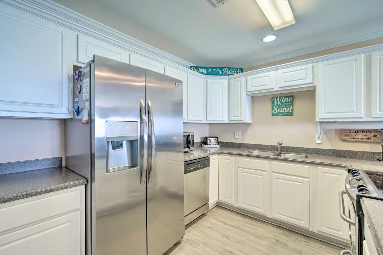Ocean-View Oak Island Condo, 1 Block To Beach! Exterior photo