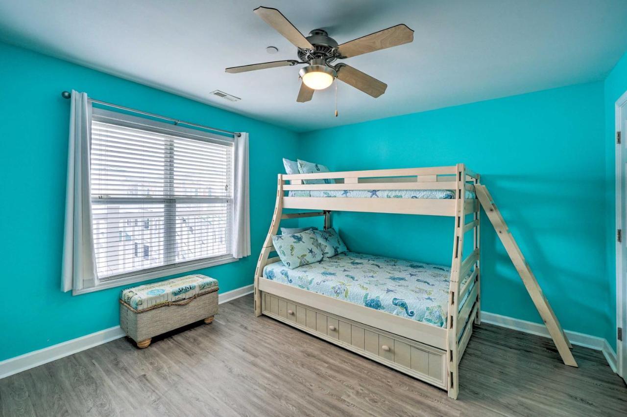Ocean-View Oak Island Condo, 1 Block To Beach! Exterior photo